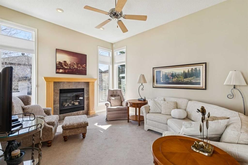 19 Wentworth Gardens SW, Calgary — photo 4 of 27