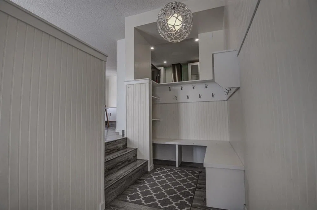 8408 Berkley Road NW, Calgary — photo 2 of 26