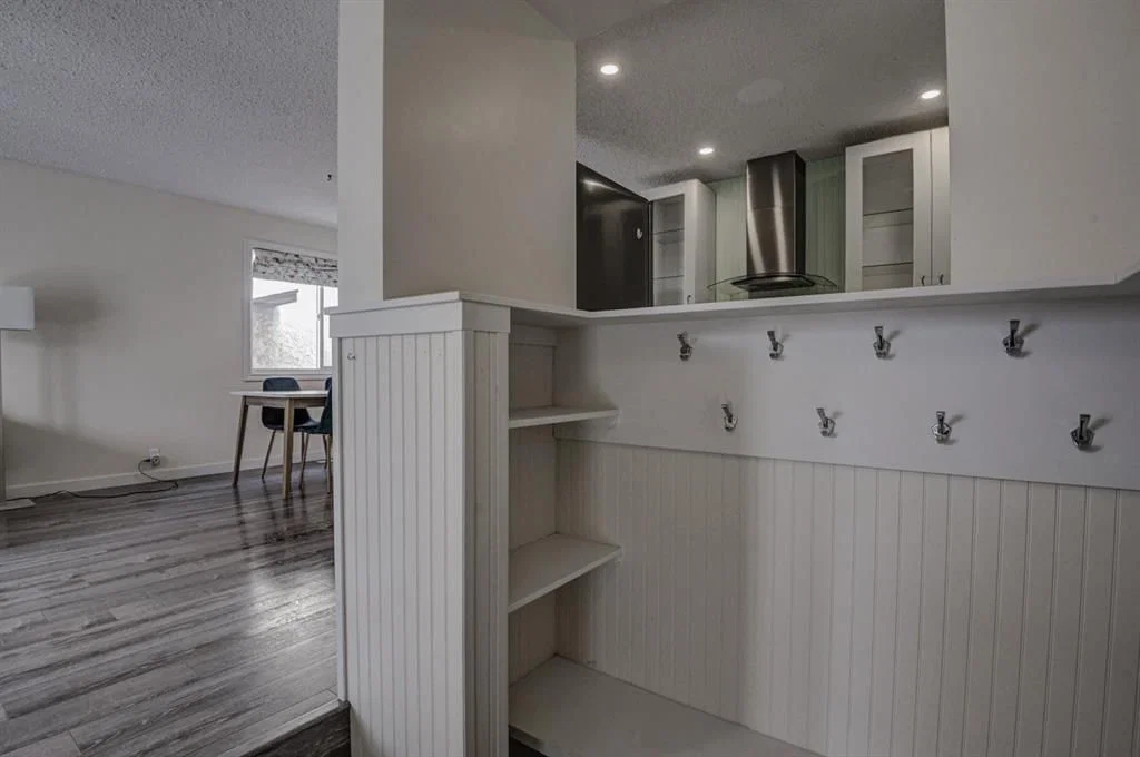 8408 Berkley Road NW, Calgary — photo 3 of 26