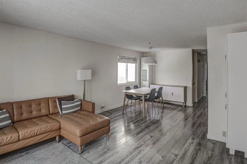 8408 Berkley Road NW, Calgary — photo 4 of 26