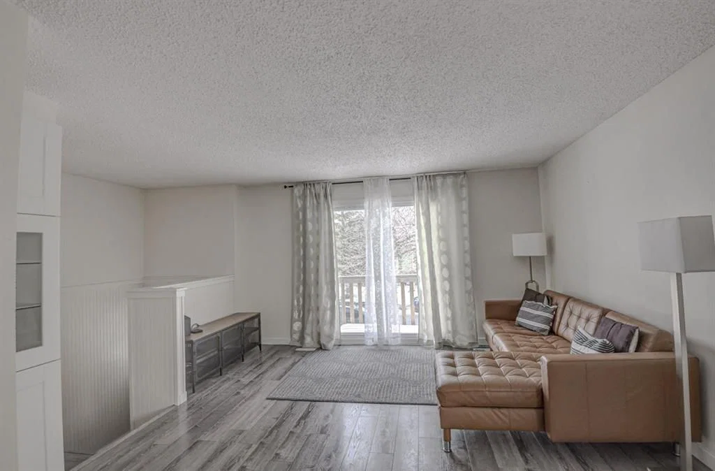 8408 Berkley Road NW, Calgary — photo 5 of 26