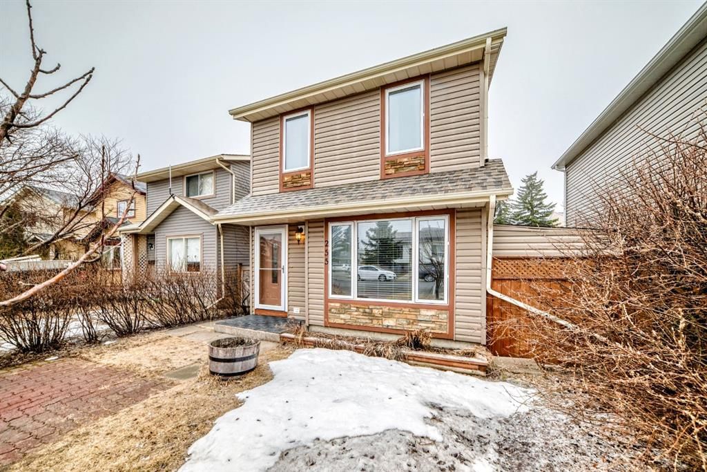 255 Falshire Way NE, Calgary — main listing photo
