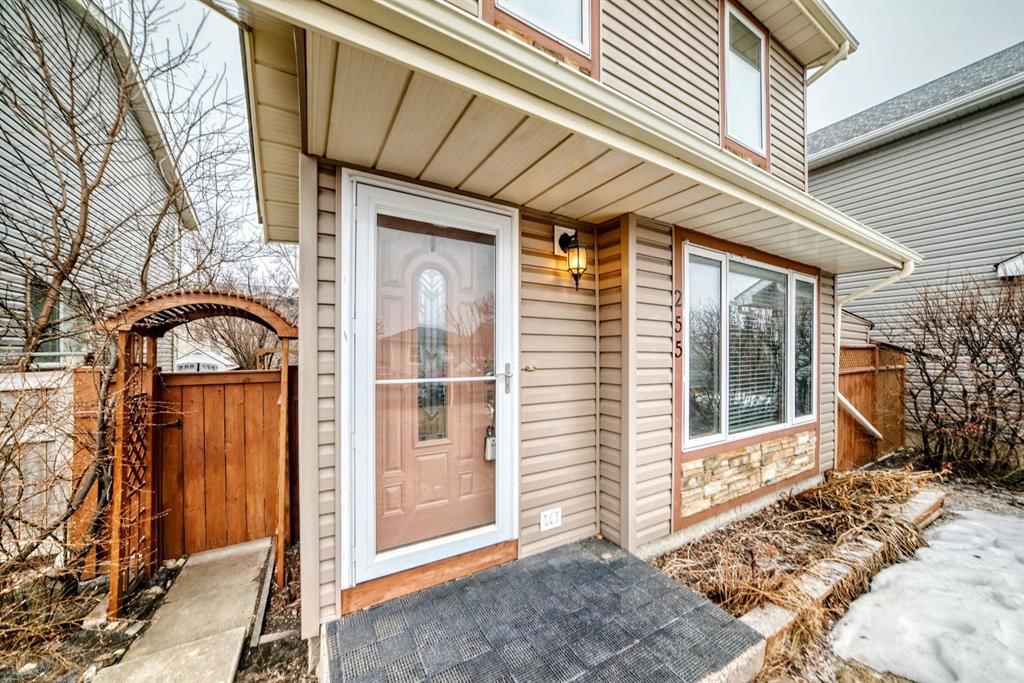 255 Falshire Way NE, Calgary — photo 2 of 36