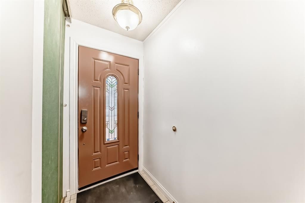 255 Falshire Way NE, Calgary — photo 3 of 36