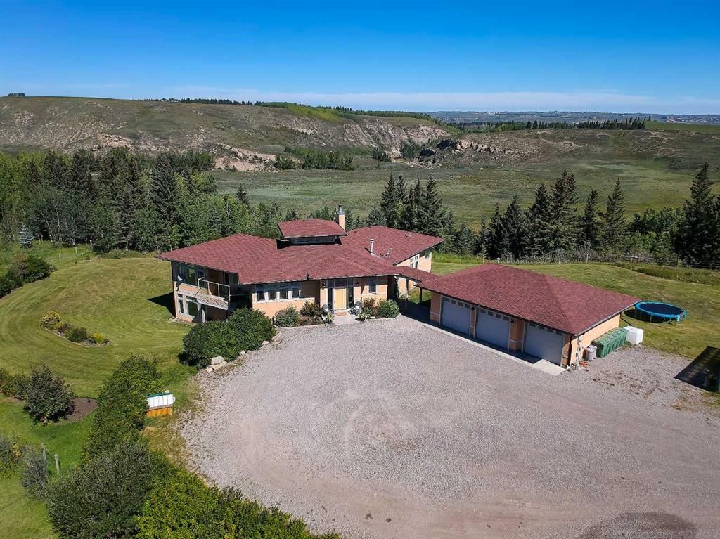 254069 Towers Trail, Rural Rocky View County — main listing photo
