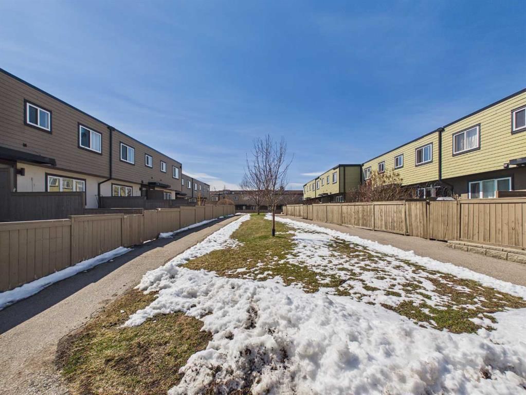68, 3809 45 Street SW, Calgary — photo 2 of 15