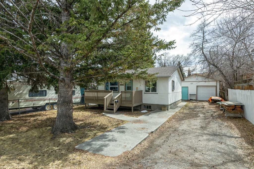 6507 34 Avenue NW, Calgary — photo 2 of 28