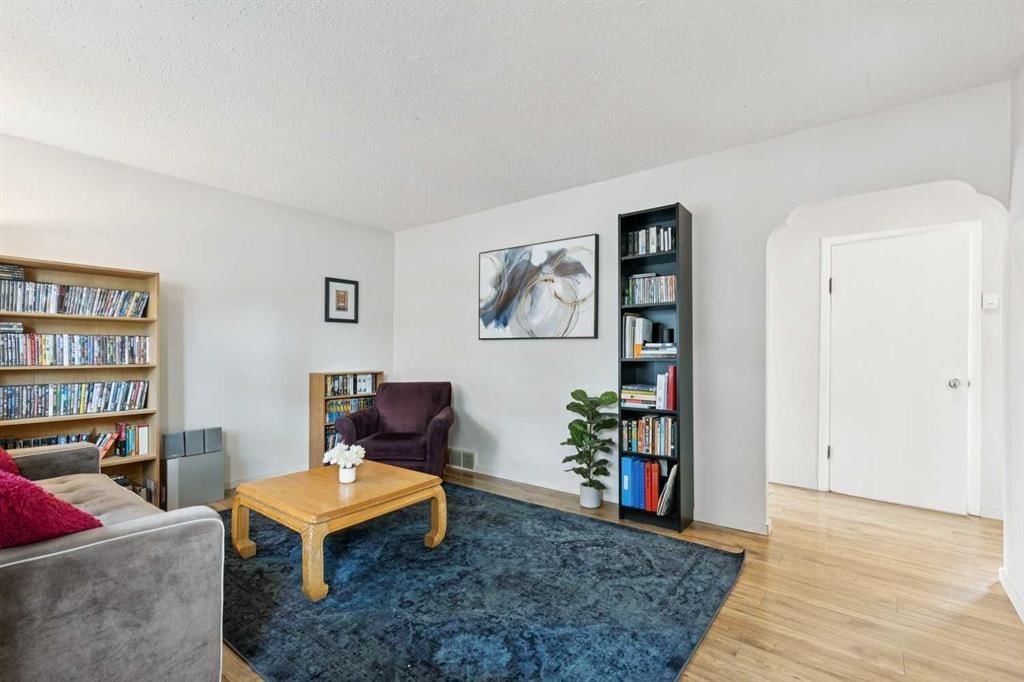 6507 34 Avenue NW, Calgary — photo 5 of 28