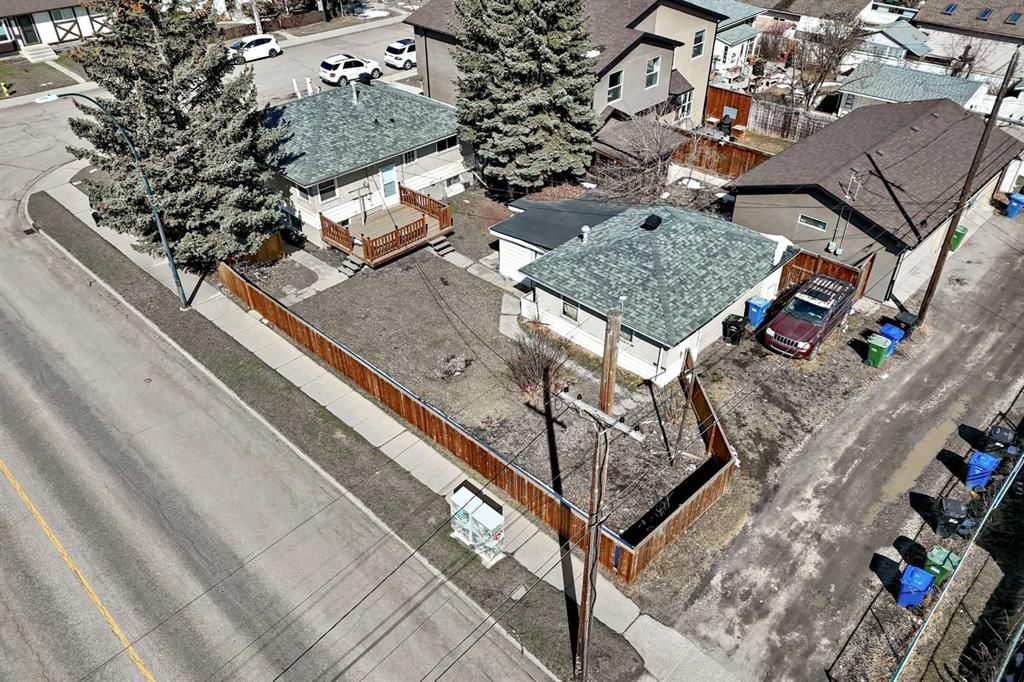7448 21 Street SE, Calgary — photo 3 of 25