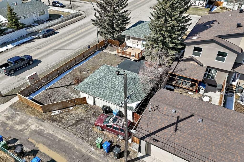 7448 21 Street SE, Calgary — photo 4 of 25