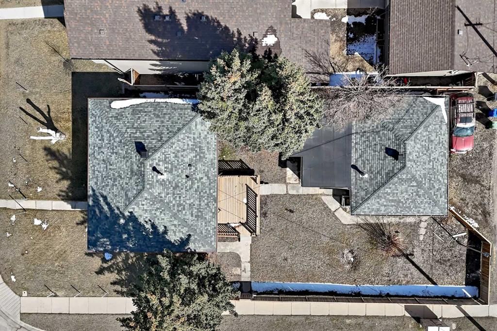 7448 21 Street SE, Calgary — photo 5 of 25