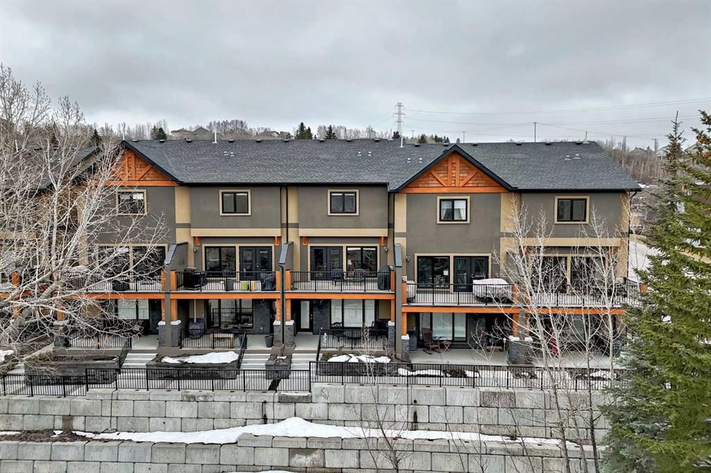 405 Valley Ridge Manor NW, Calgary — main listing photo