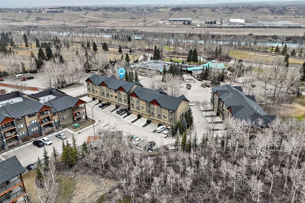 405 Valley Ridge Manor NW, Calgary — photo 3 of 37