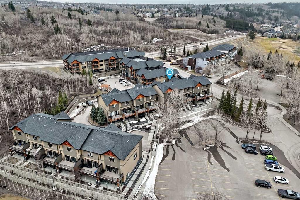 405 Valley Ridge Manor NW, Calgary — photo 4 of 37