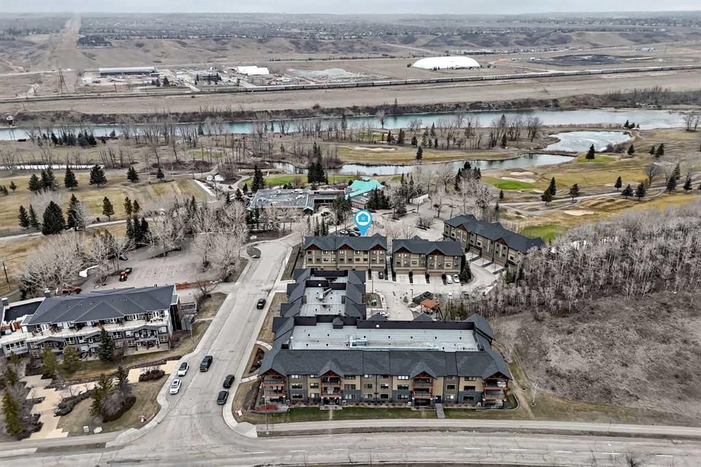 405 Valley Ridge Manor NW, Calgary — photo 5 of 37