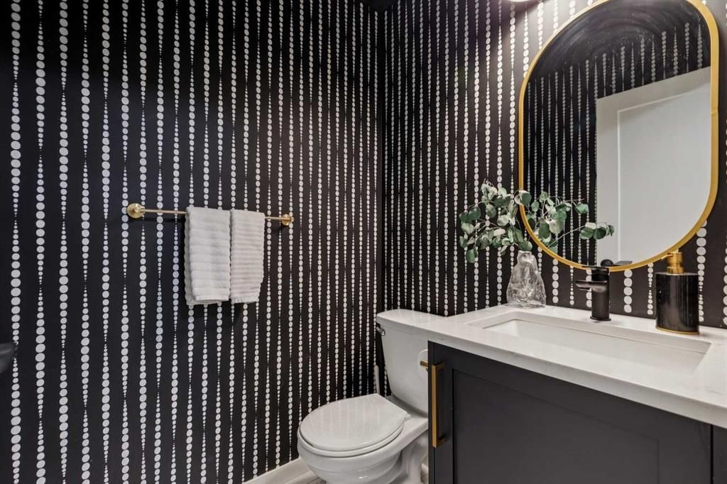 561 Point Mckay Grove NW, Calgary — photo 2 of 50