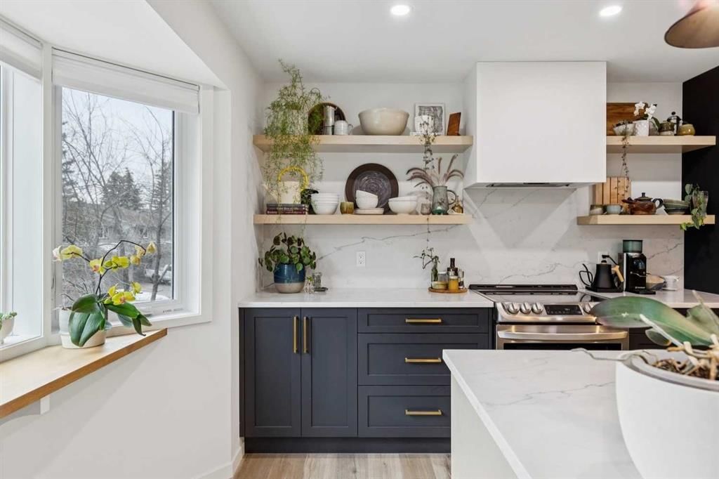 561 Point Mckay Grove NW, Calgary — photo 4 of 50