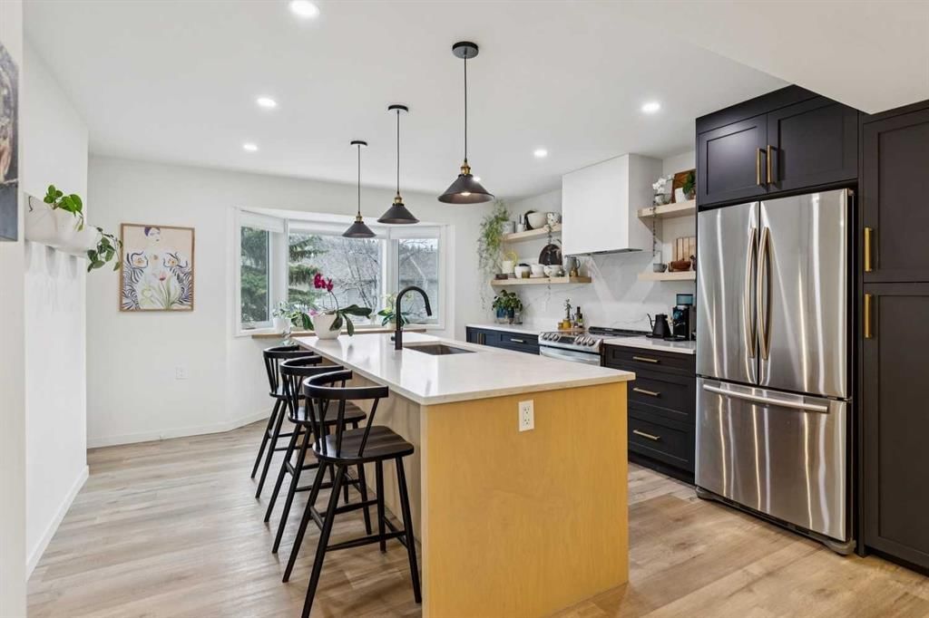 561 Point Mckay Grove NW, Calgary — photo 5 of 50