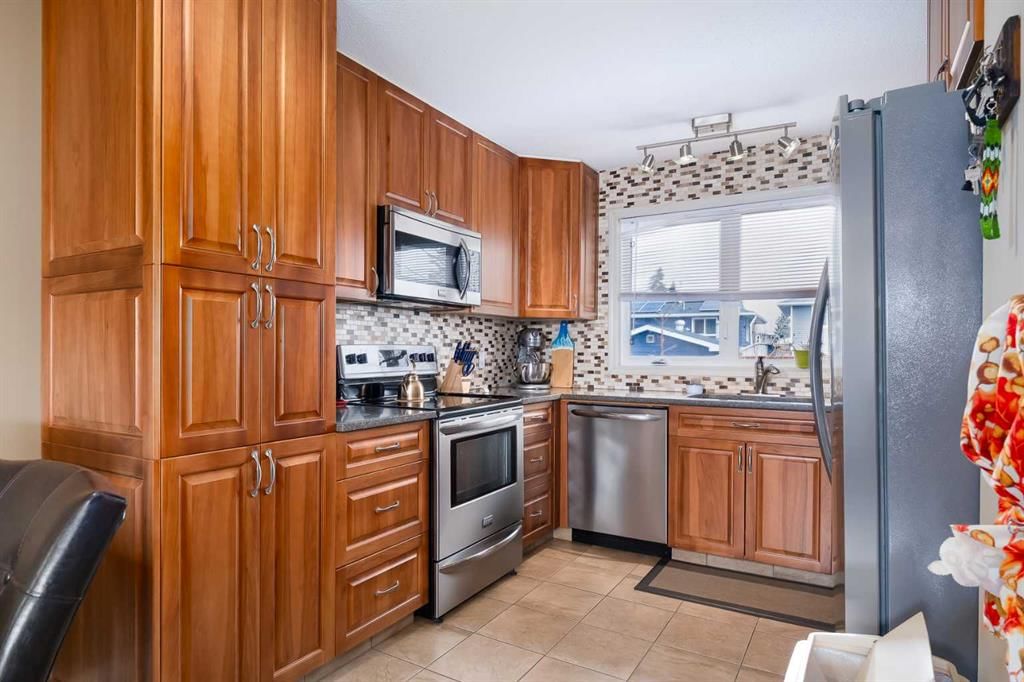 60 Doverview Place SE, Calgary — main listing photo
