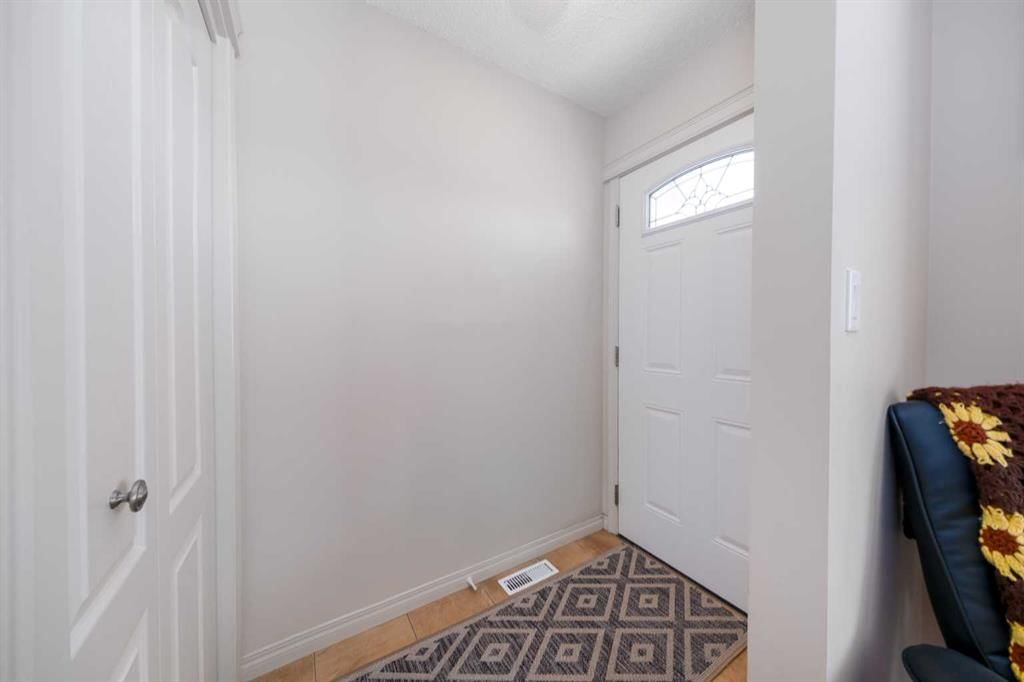 60 Doverview Place SE, Calgary — photo 4 of 49