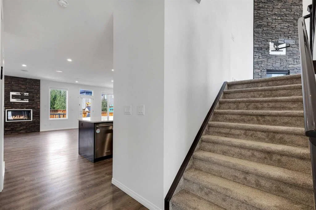 17 Yorkstone Way SW, Calgary — photo 5 of 50