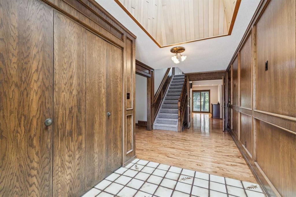 124 Edgehill Close NW, Calgary — photo 3 of 50