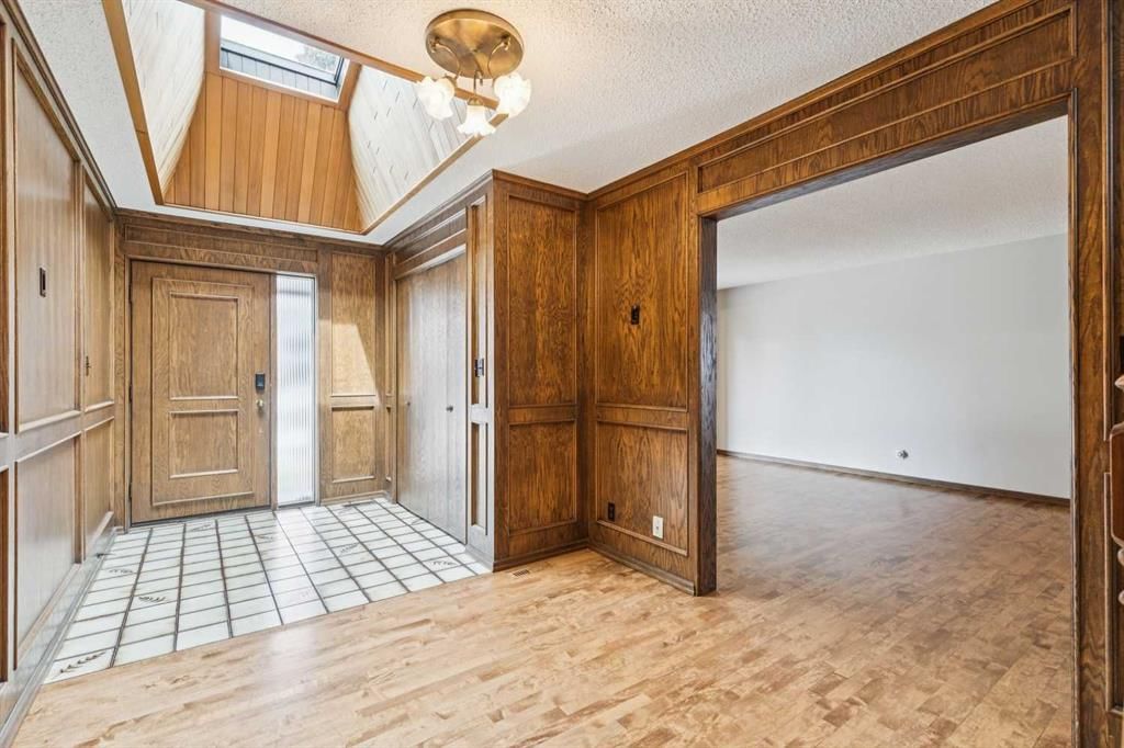 124 Edgehill Close NW, Calgary — photo 4 of 50