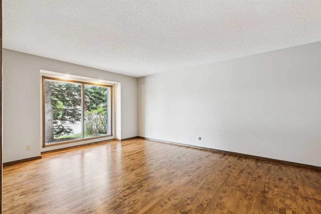 124 Edgehill Close NW, Calgary — photo 5 of 50