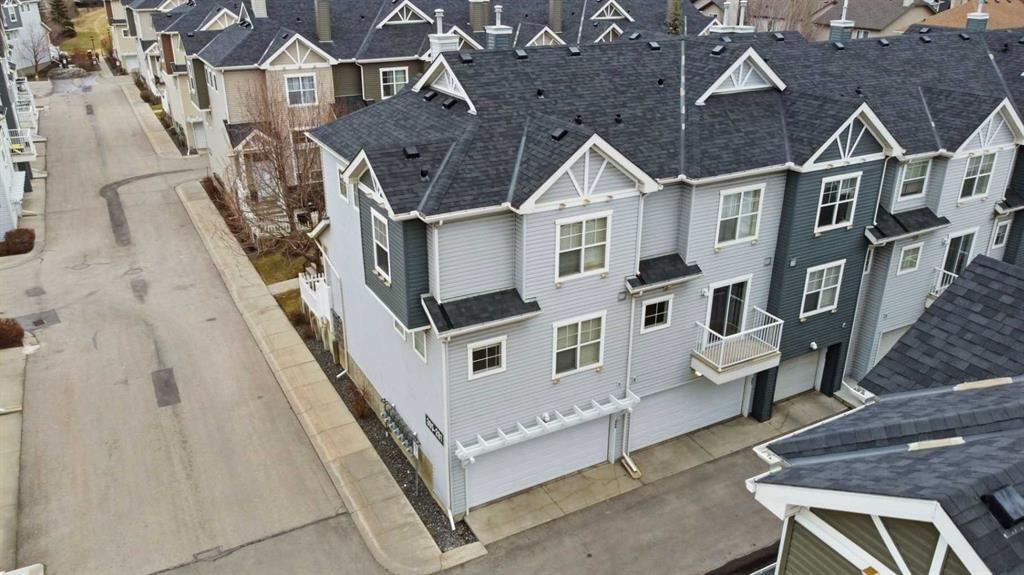 305 Elgin Gardens SE, Calgary — photo 2 of 42