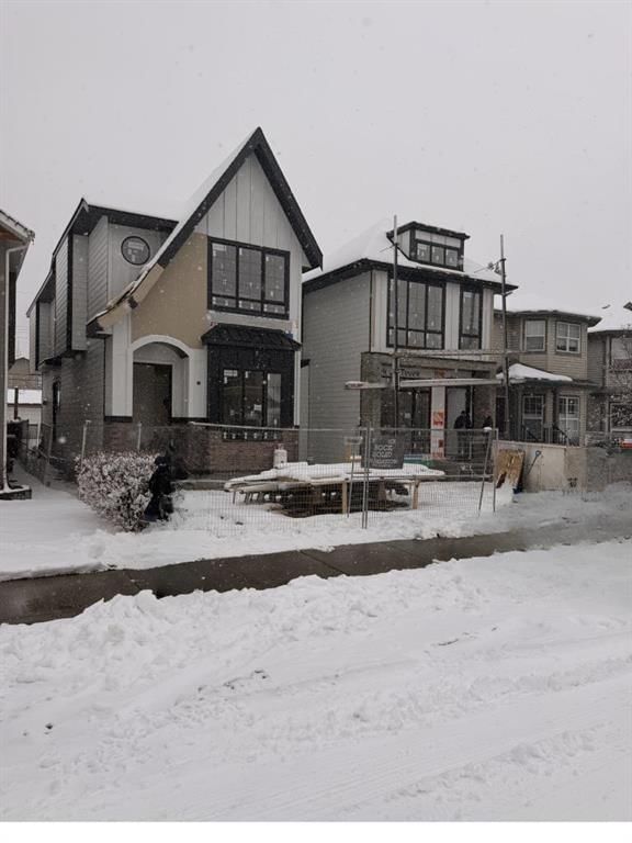 526 52 Avenue, Calgary — main listing photo