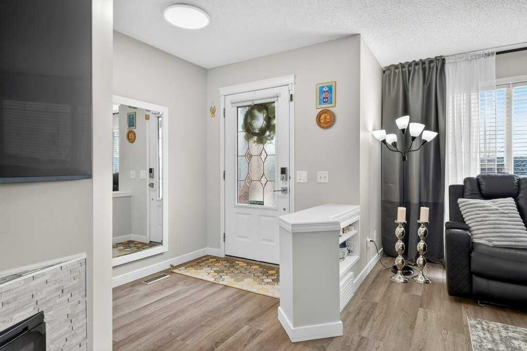 370 Prestwick Circle SE, Calgary — photo 2 of 39