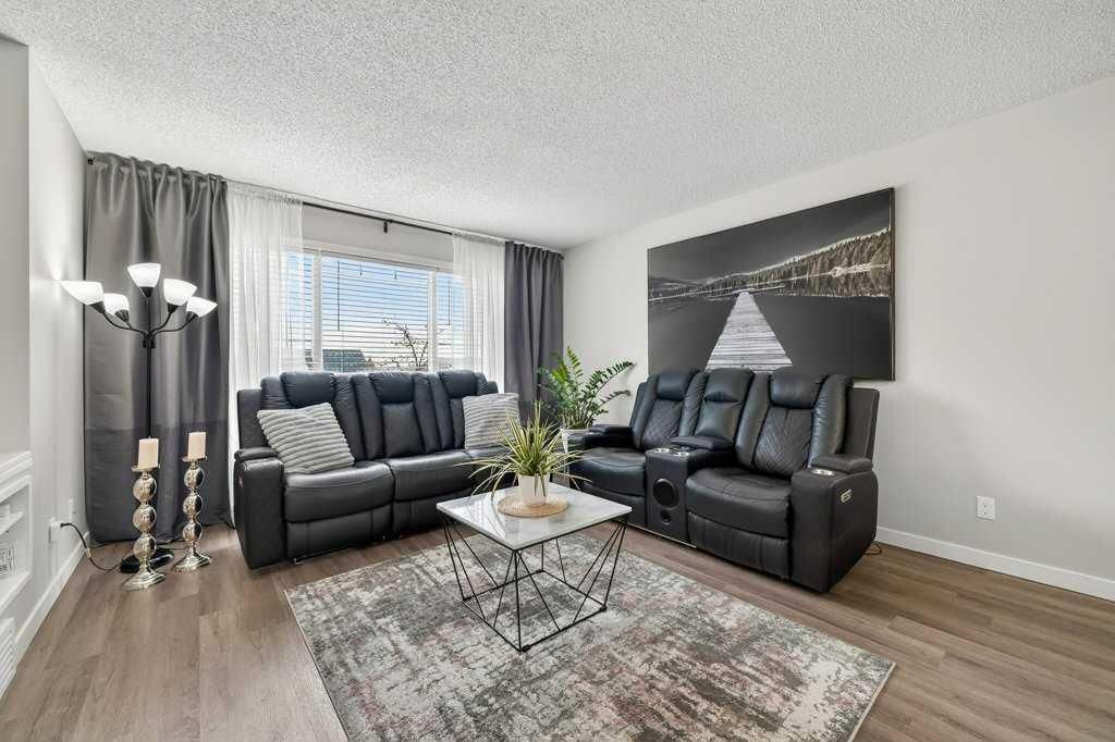 370 Prestwick Circle SE, Calgary — photo 3 of 39