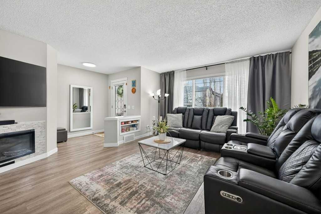 370 Prestwick Circle SE, Calgary — photo 4 of 39