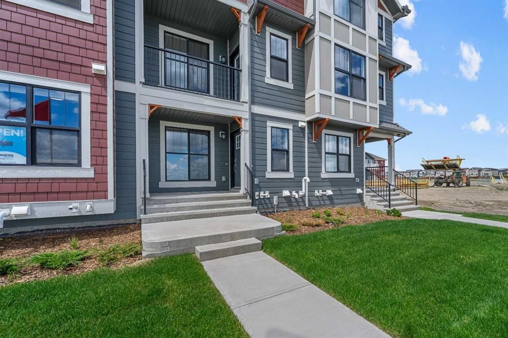 17 Wild Rose Way SE, Calgary — photo 2 of 44