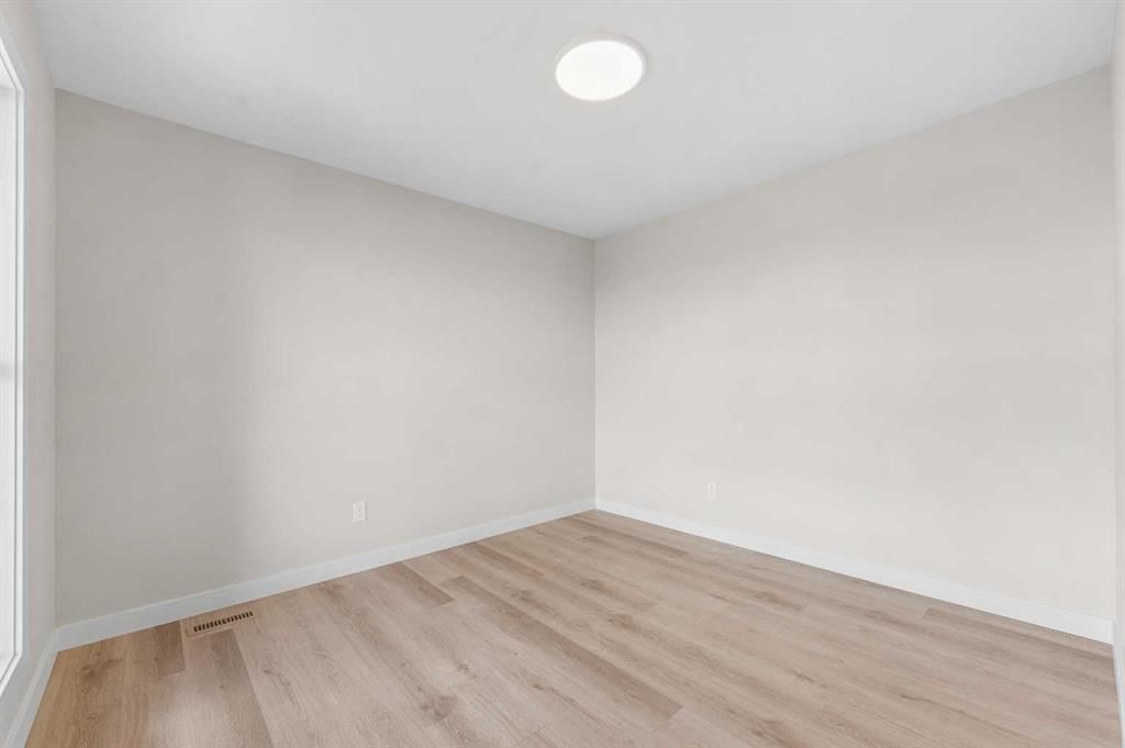 17 Wild Rose Way SE, Calgary — photo 4 of 44