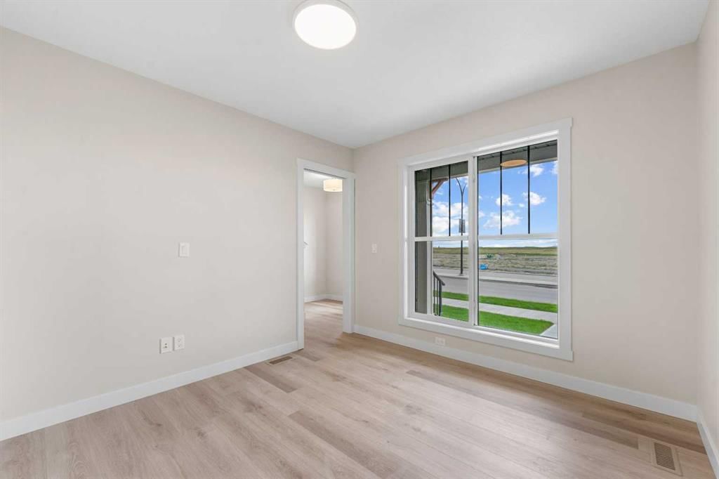17 Wild Rose Way SE, Calgary — photo 5 of 44