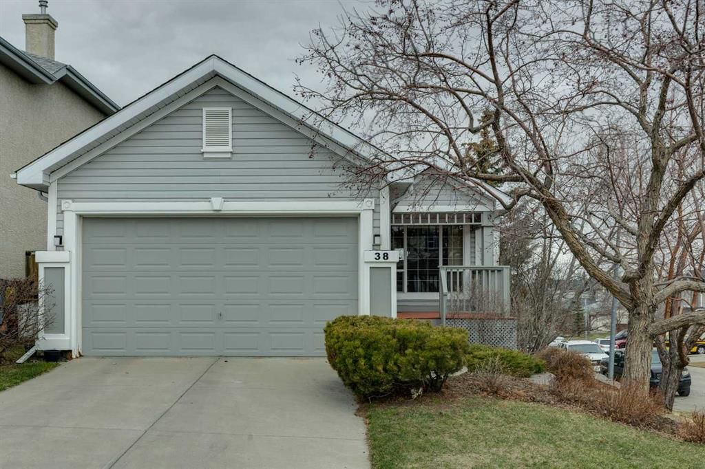 38 Citadel Peak Circle NW, Calgary — main listing photo