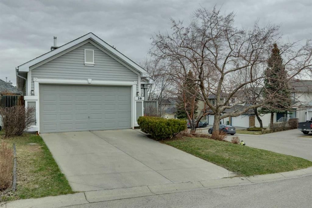 38 Citadel Peak Circle NW, Calgary — photo 3 of 38