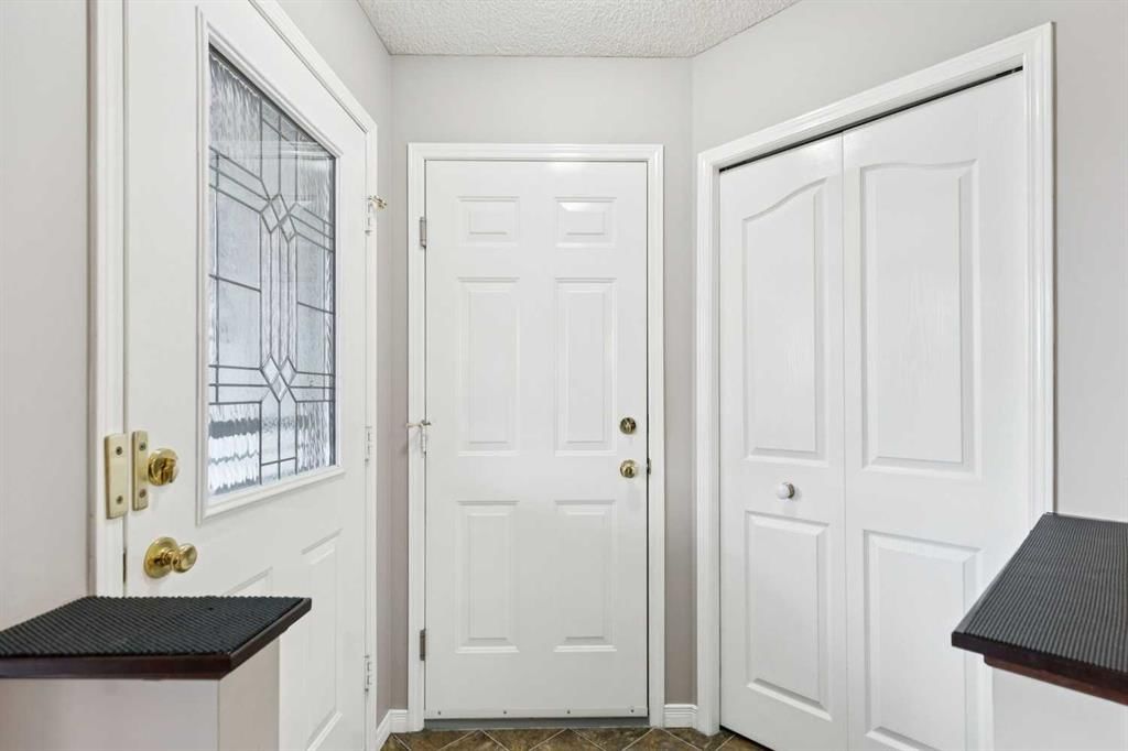 38 Citadel Peak Circle NW, Calgary — photo 4 of 38