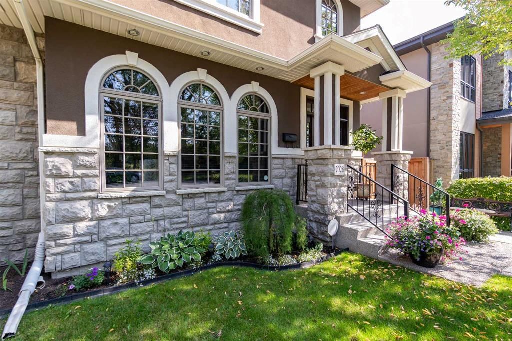 2028 25a Street SW, Calgary — photo 2 of 44