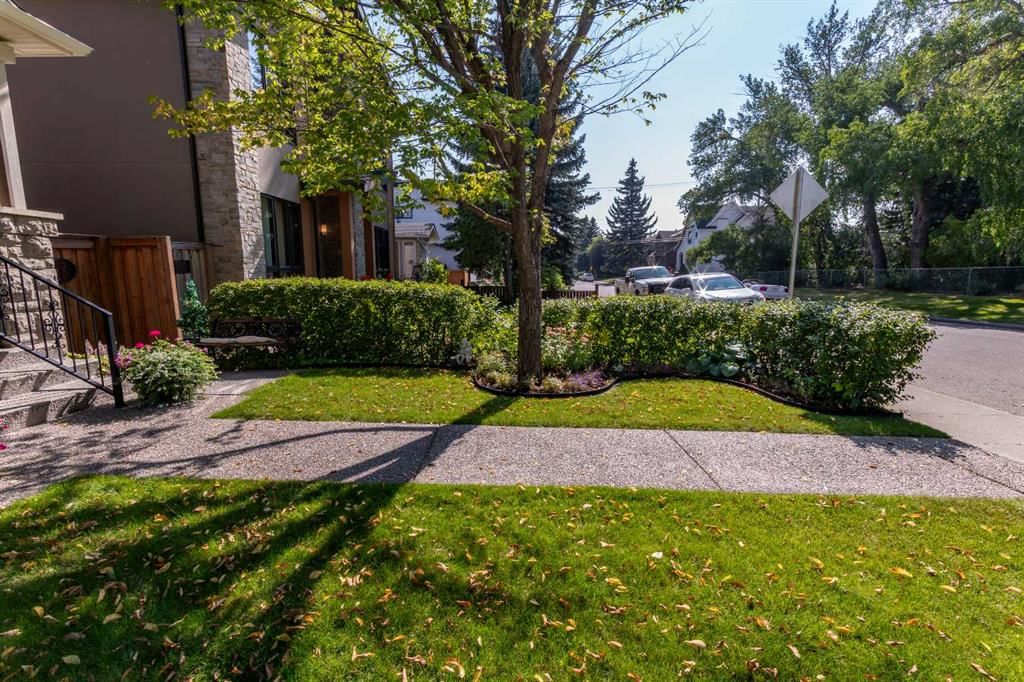 2028 25a Street SW, Calgary — photo 3 of 44