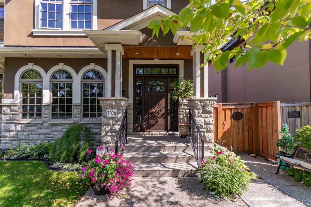 2028 25a Street SW, Calgary — photo 4 of 44