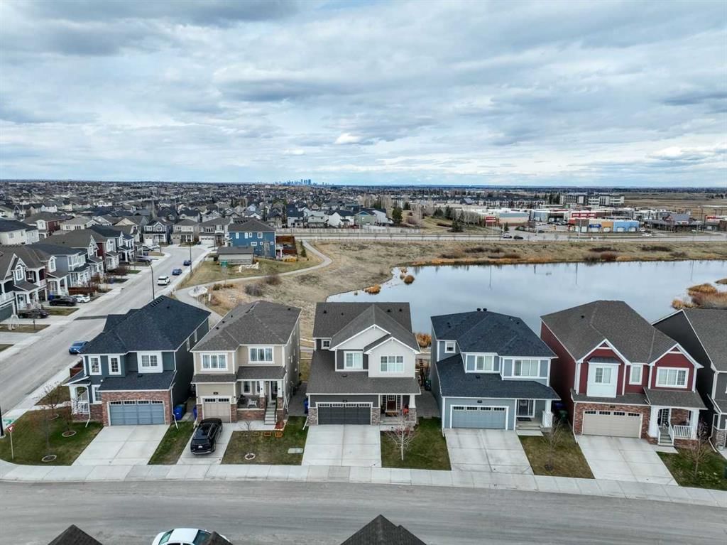 280 Yorkville Manor SW, Calgary — photo 2 of 48