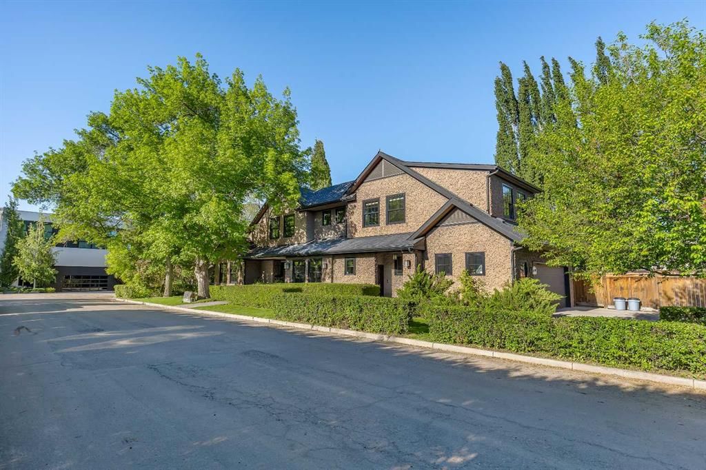 239 37 Avenue SW, Calgary — main listing photo