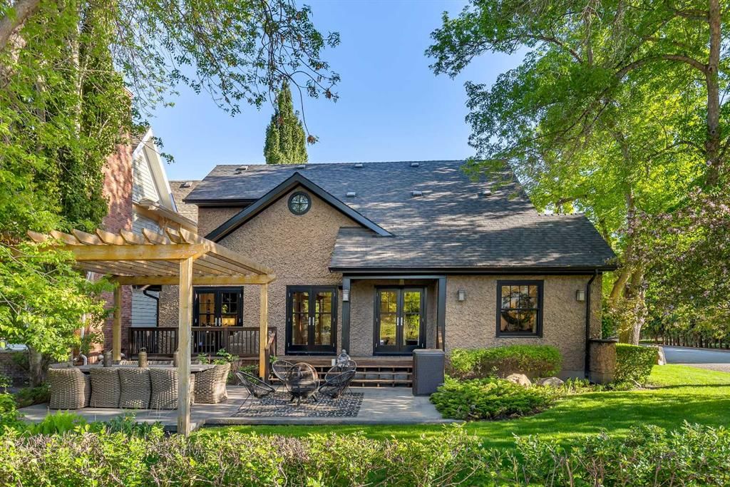 239 37 Avenue SW, Calgary — photo 2 of 20