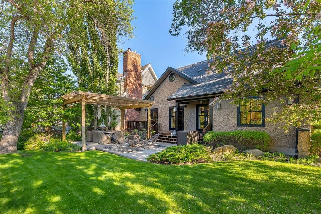 239 37 Avenue SW, Calgary — photo 3 of 20