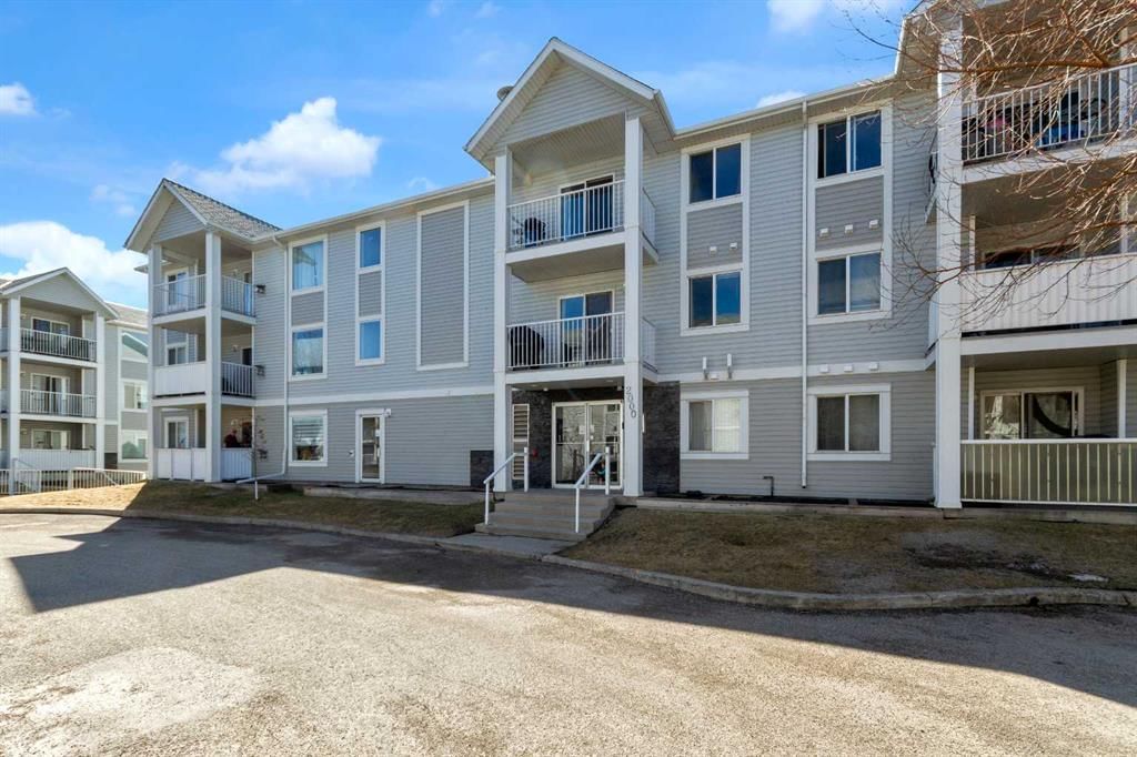 308, 2308 Valleyview Park SE, Calgary — photo 2 of 31