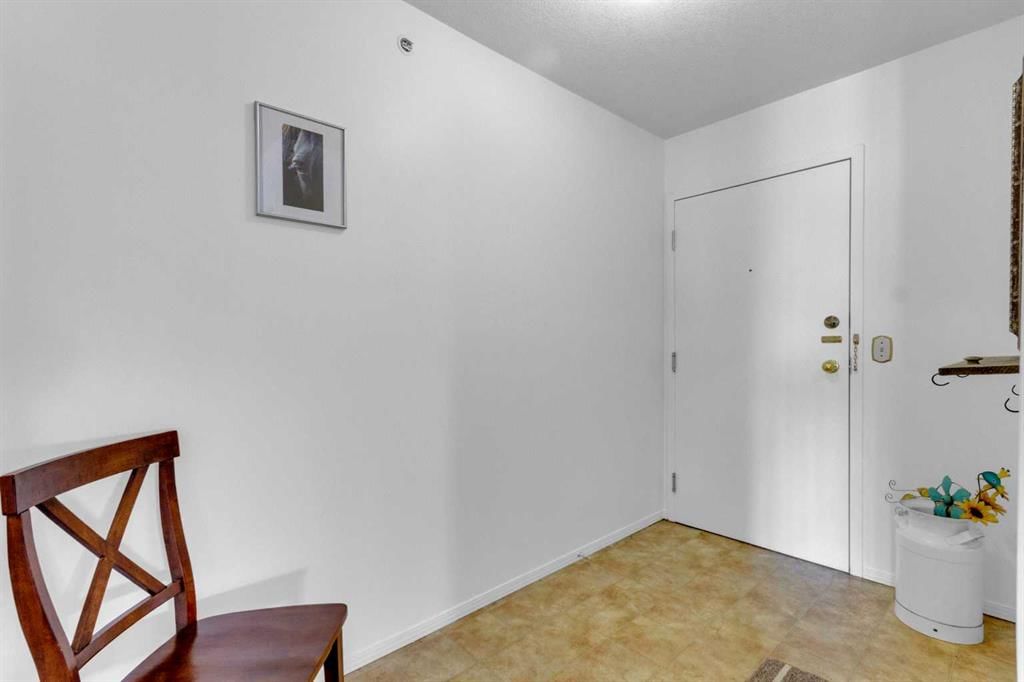 308, 2308 Valleyview Park SE, Calgary — photo 4 of 31