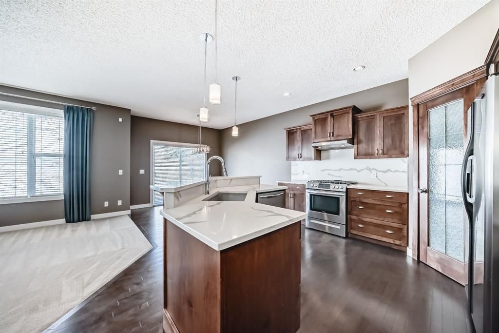 259 St Moritz Drive SW, Calgary — photo 3 of 46