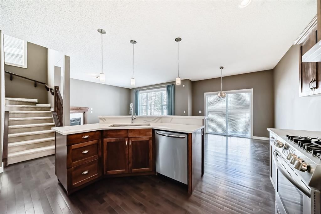 259 St Moritz Drive SW, Calgary — photo 5 of 46